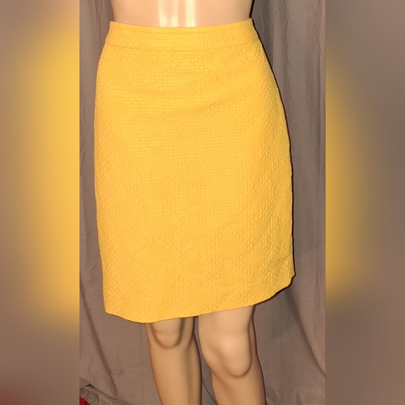 Banana Republic Dresses & Skirts - Banana Republic/ yellow midi skirt/ size 4